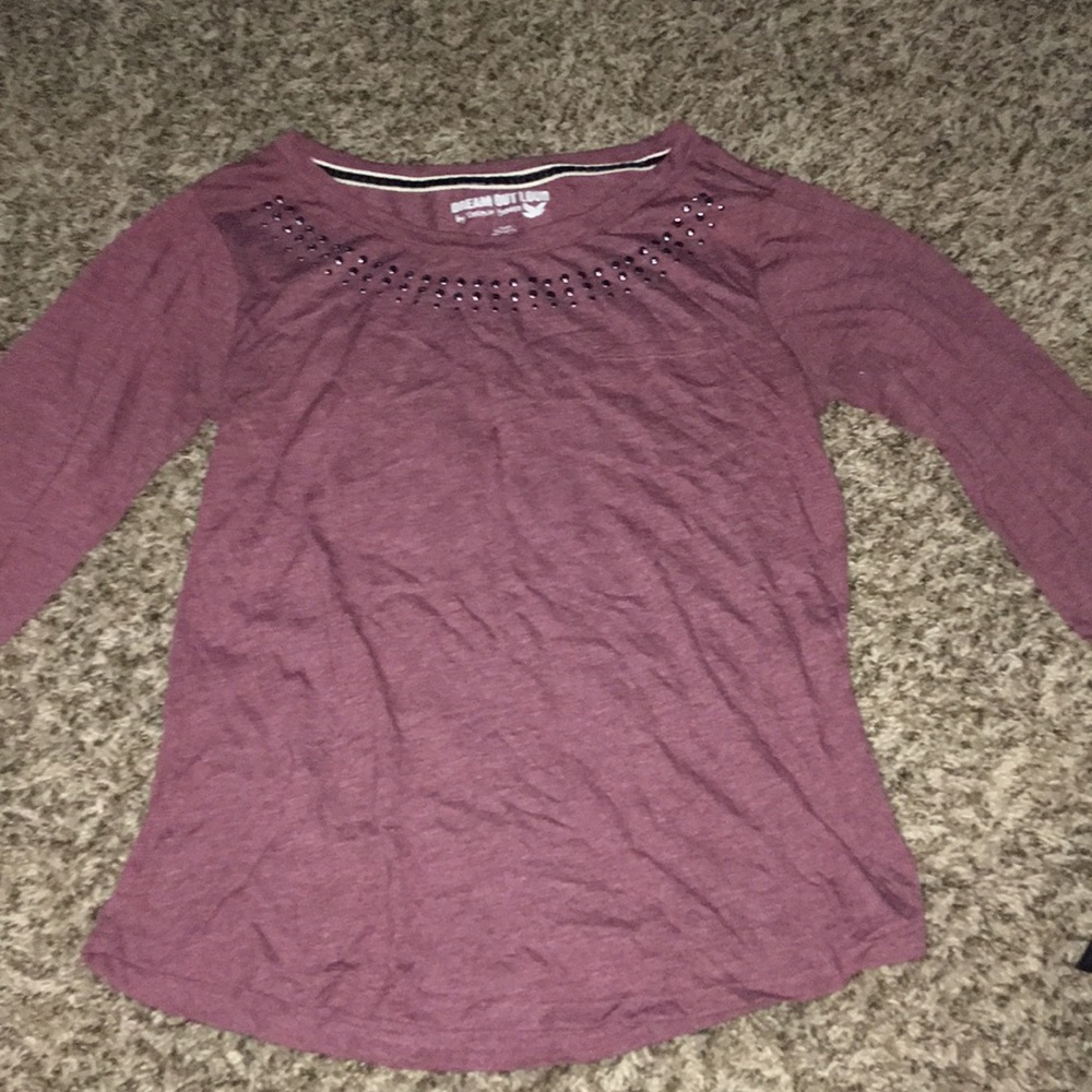 Long sleeve shirt. Burgundy color